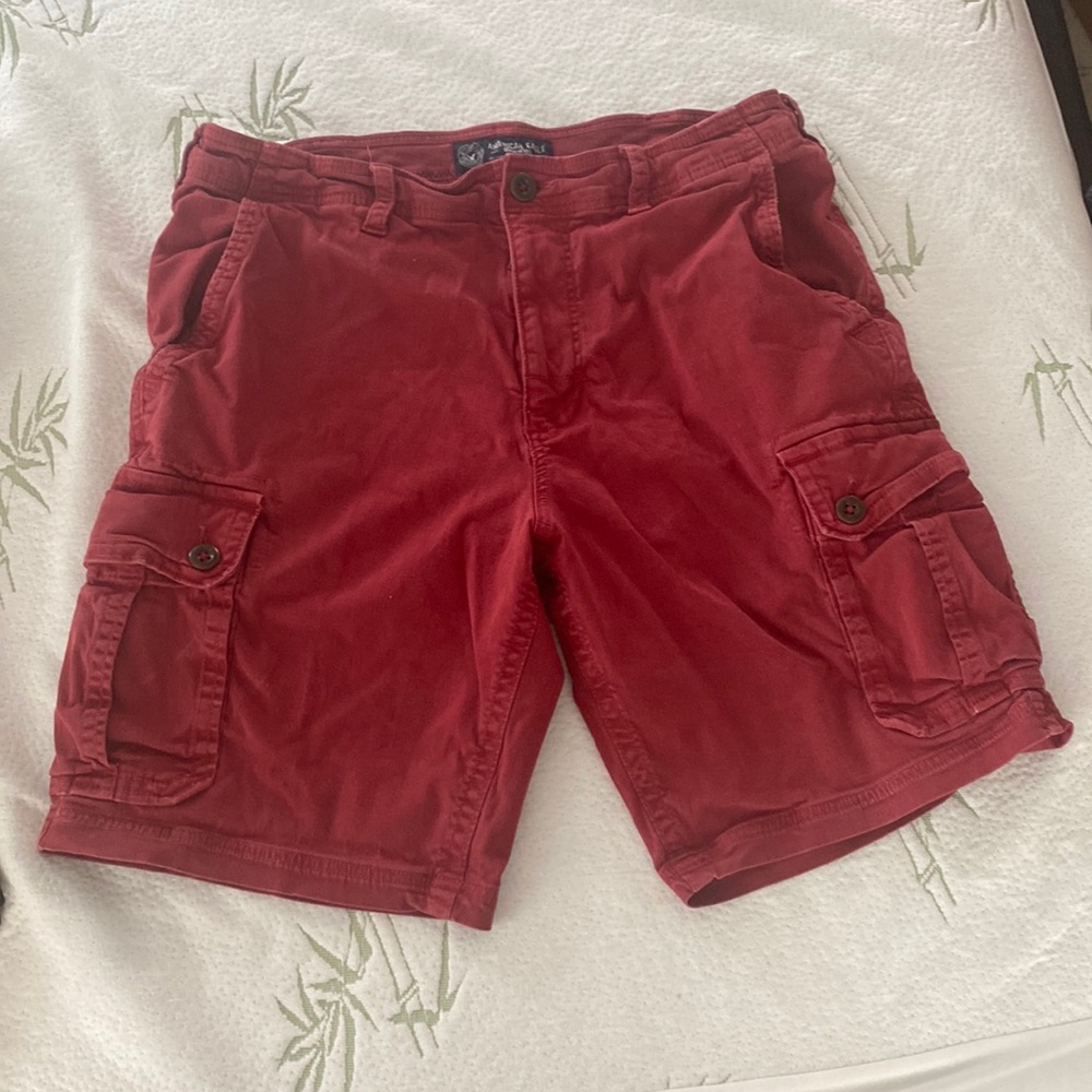 Men’s American Eagle cargo shorts